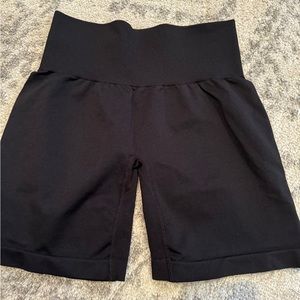 BLACK NVGTN SHORTS